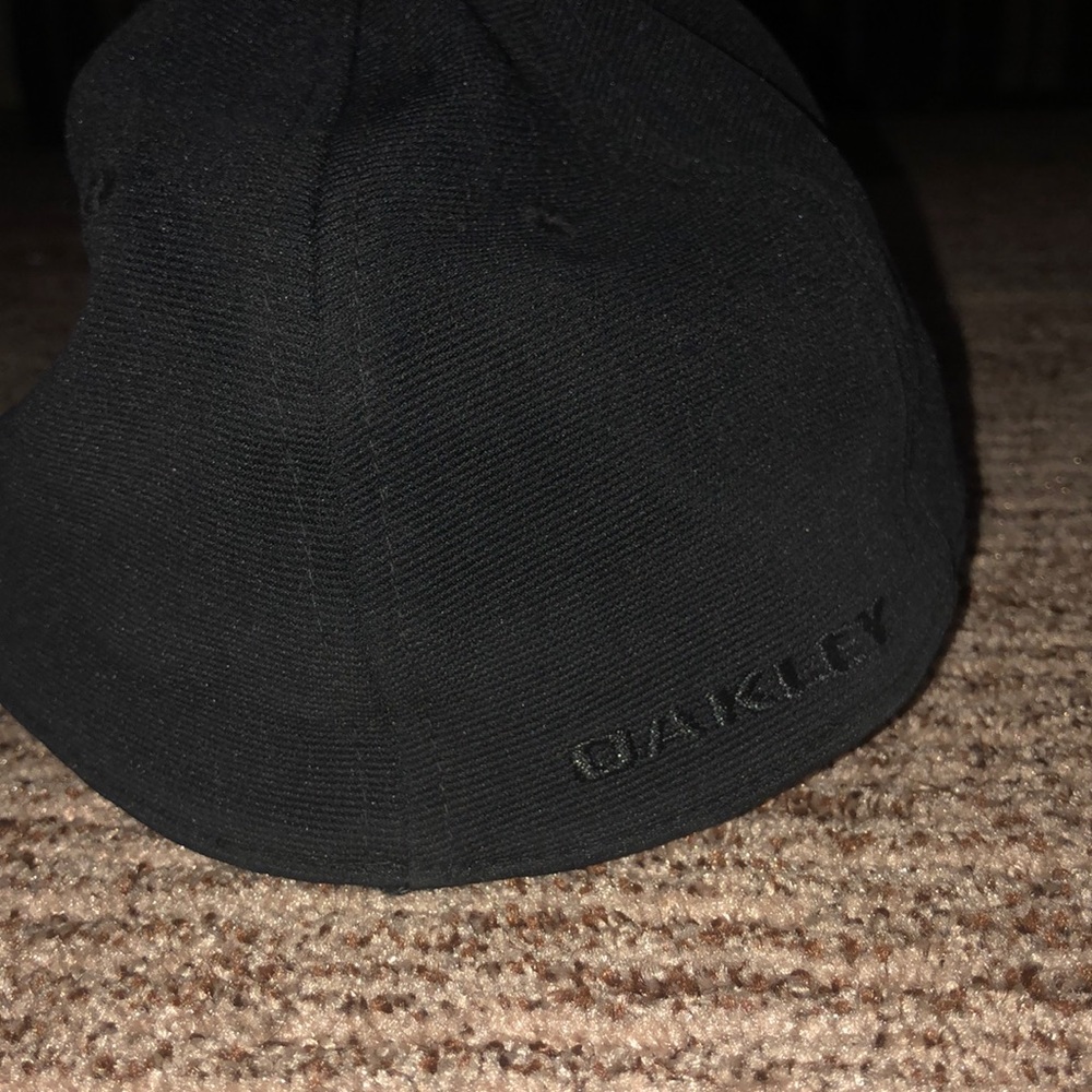Oakley Hat - Picture 2 of 3